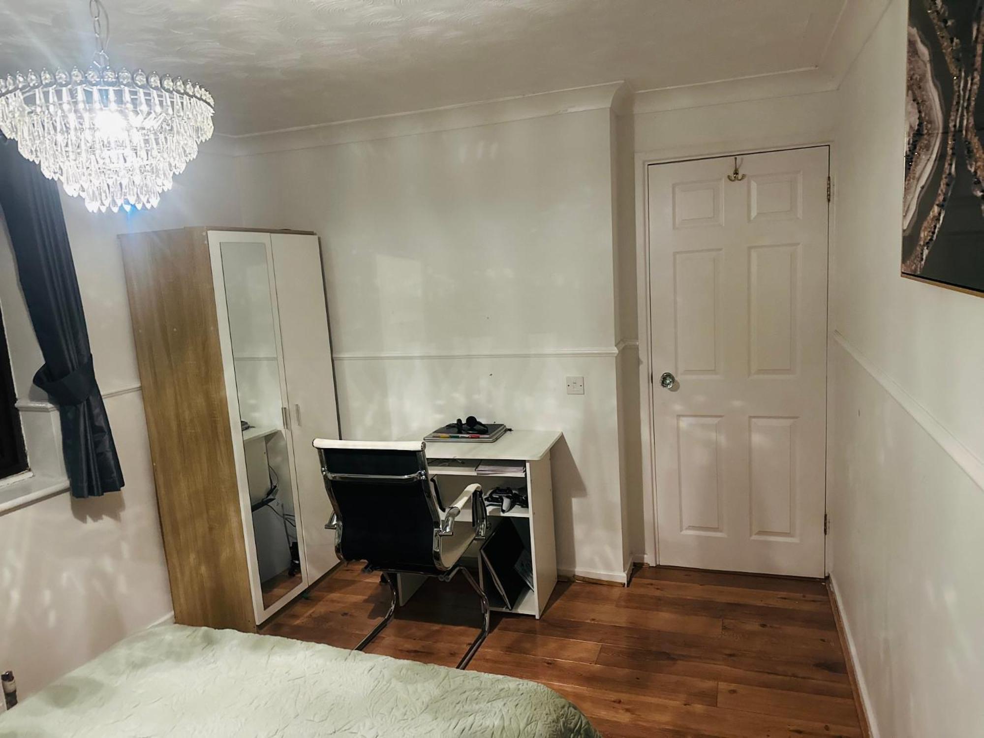 Home Away From Home Swindon Exteriör bild