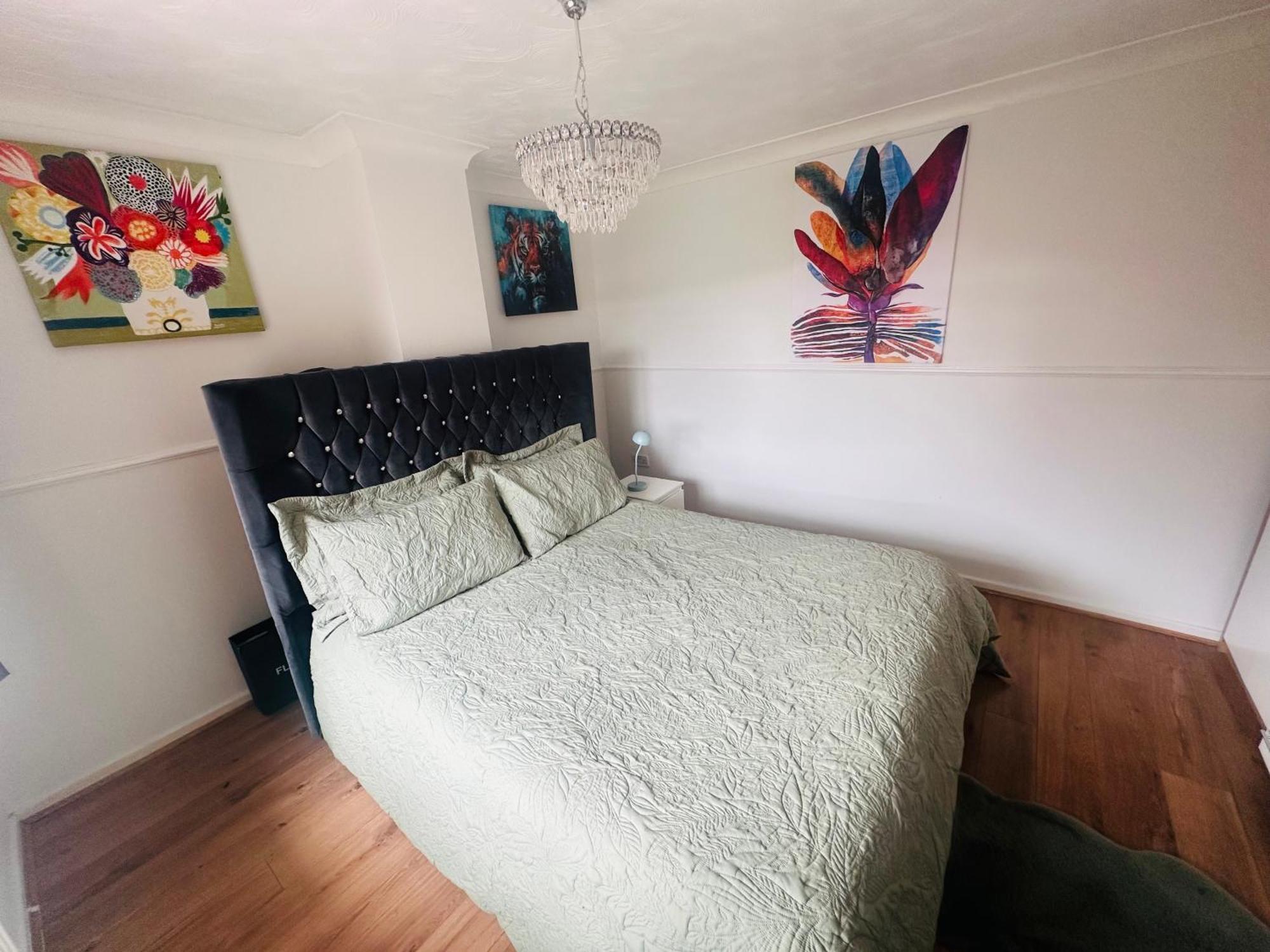 Home Away From Home Swindon Exteriör bild